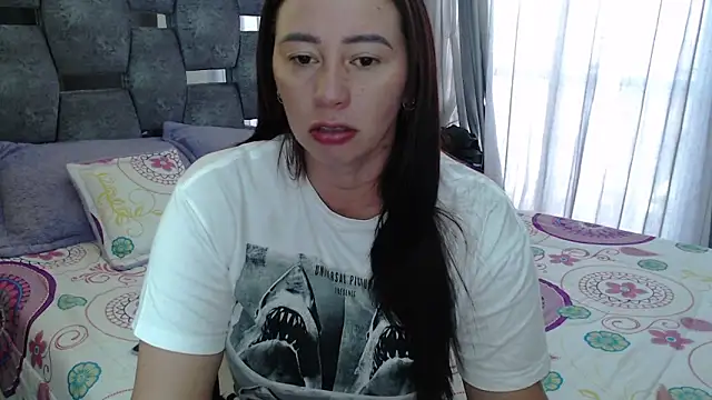 sara hott 1 online show from April 2, 2:24 pm