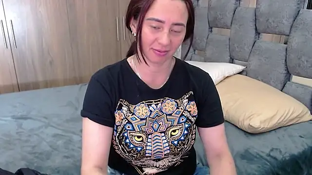 Snapshot of sara_hott_1 chatting on March 10, 8:12 pm sara hott 1 online show from March 10, 8:12 pm