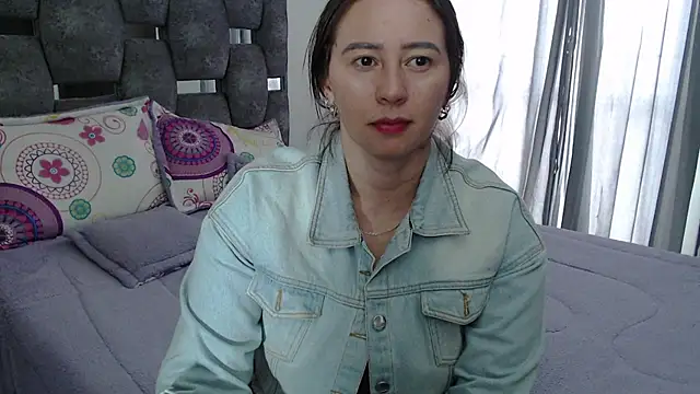 sara hott 1 online show from April 12, 8:23 pm