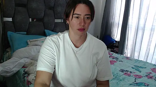 sara hott 1 online show from February 26, 8:20 pm