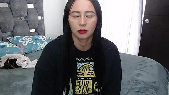 sara hott 1 online show from May 13, 3:19 pm