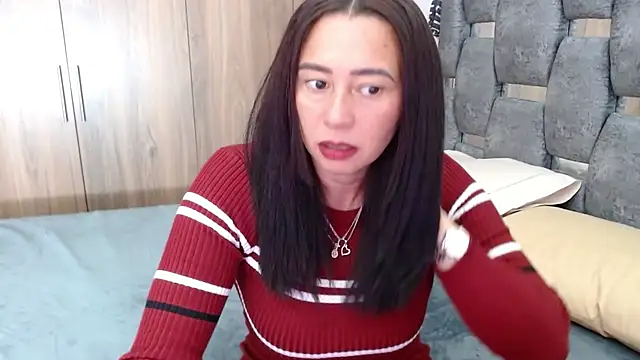 Snapshot of sara_hott_1 chatting on March 8, 12:41 pm sara hott 1 online show from March 8, 12:41 pm