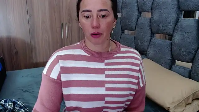 Snapshot of sara_hott_1 chatting on February 19, 2:01 pm sara hott 1 online show from February 19, 2:01 pm