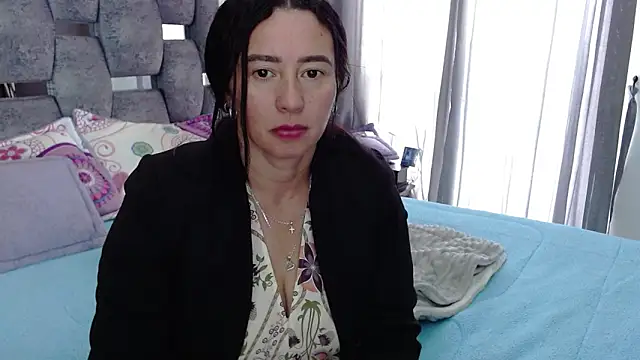 Snapshot of sara_hott_1 chatting on November 14, 3:37 pm sara hott 1 online show from November 14, 3:37 pm