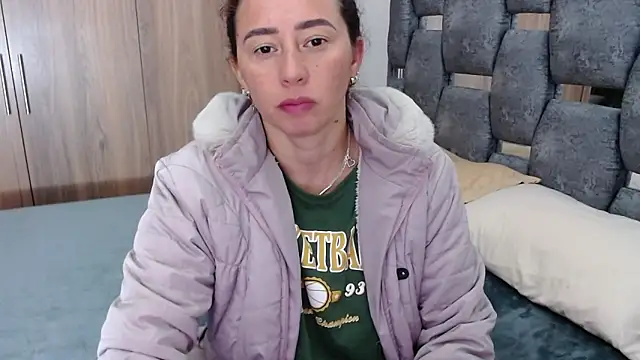Snapshot of sara_hott_1 chatting on February 27, 1:38 pm sara hott 1 online show from February 27, 1:38 pm