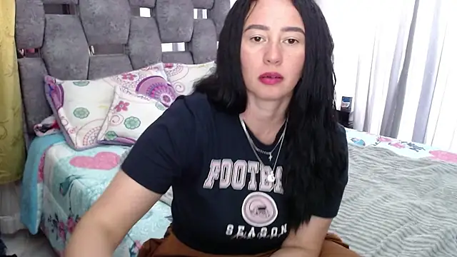 Snapshot of sara_hott_1 chatting on November 8, 6:33 pm sara hott 1 online show from November 8, 6:33 pm