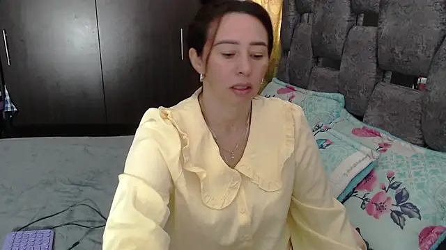 Snapshot of sara_hott_1 chatting on July 19, 3:09 pm sara hott 1 online show from July 19, 3:09 pm