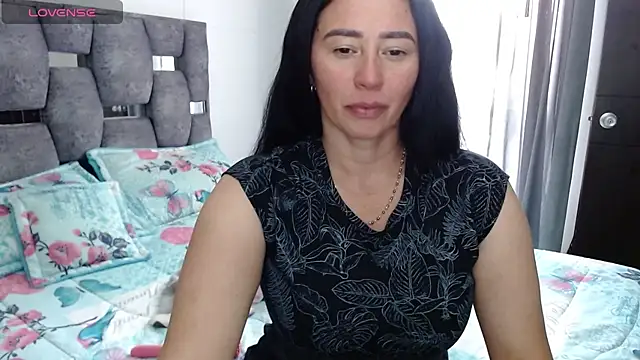 Snapshot of sara_hott_1 chatting on October 15, 4:15 pm sara hott 1 online show from October 15, 4:15 pm