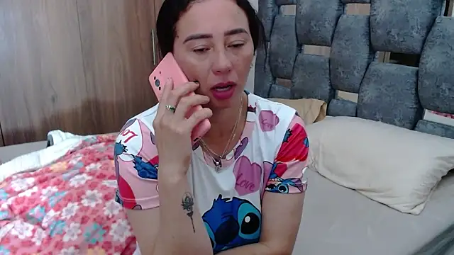 Snapshot of sara_hott_1 chatting on February 28, 1:36 pm sara hott 1 online show from February 28, 1:36 pm