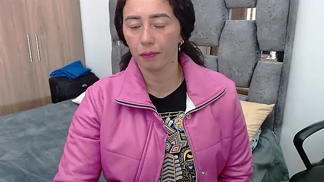 Snapshot of sara_hott_1 chatting on February 21, 9:54 pm sara hott 1 online show from February 21, 9:54 pm