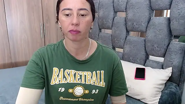 Snapshot of sara_hott_1 chatting on February 26, 2:16 pm sara hott 1 online show from February 26, 2:16 pm