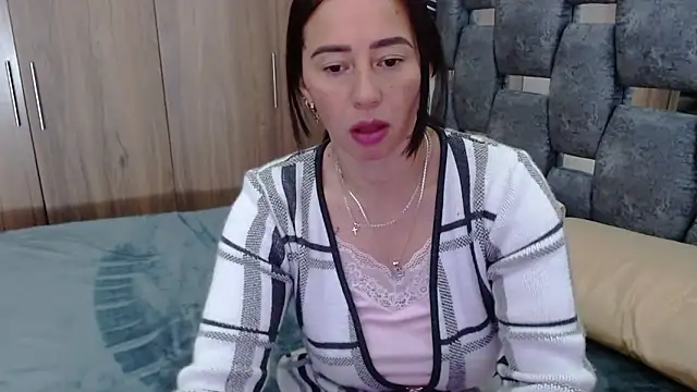 Snapshot of sara_hott_1 chatting on March 7, 12:34 pm sara hott 1 online show from March 7, 12:34 pm