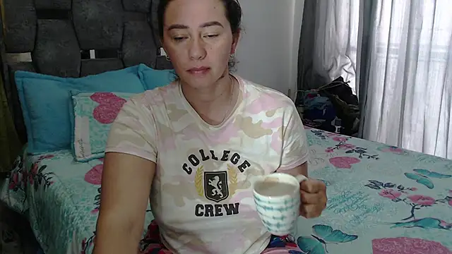 sara hott 1 online show from March 23, 1:33 pm