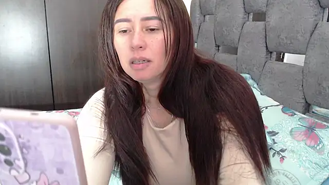 Snapshot of sara_hott_1 chatting on July 9, 3:33 pm sara hott 1 online show from July 9, 3:33 pm