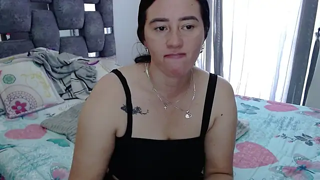 Snapshot of sara_hott_1 chatting on November 18, 2:42 pm sara hott 1 online show from November 18, 2:42 pm