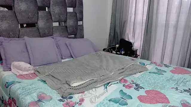 Snapshot of sara_hott_1 chatting on November 21, 7:57 pm sara hott 1 online show from November 21, 7:57 pm