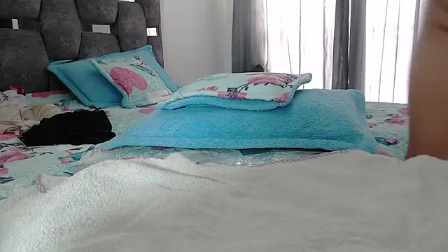 sara hott 1 online show from February 24, 3:13 pm