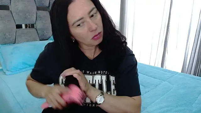 Snapshot of sara_hott_1 chatting on September 17, 3:25 pm sara hott 1 online show from September 17, 3:25 pm