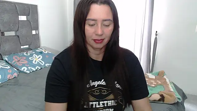 sara hott 1 online show from May 15, 7:45 pm