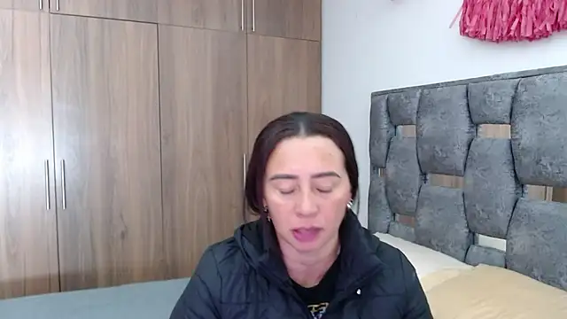 Snapshot of sara_hott_1 chatting on March 10, 12:28 pm sara hott 1 online show from March 10, 12:28 pm