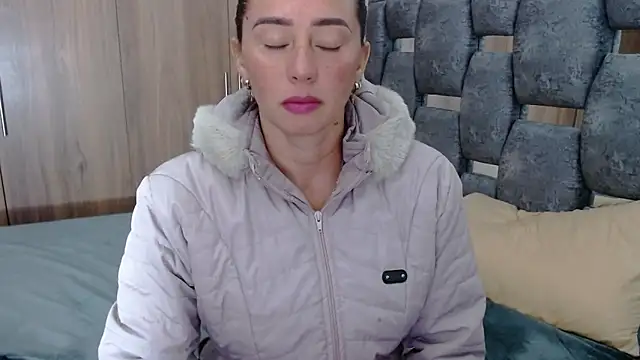 Snapshot of sara_hott_1 chatting on February 20, 6:57 pm sara hott 1 online show from February 20, 6:57 pm