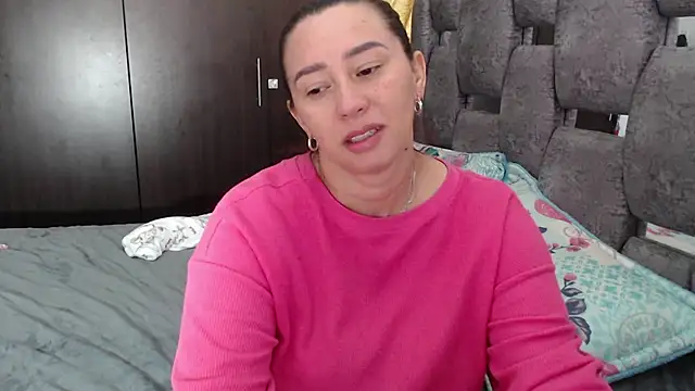 Snapshot of sara_hott_1 chatting on July 16, 2:58 pm sara hott 1 online show from July 16, 2:58 pm