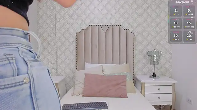 Pia Johnson  online show from January 16, 11:36 am