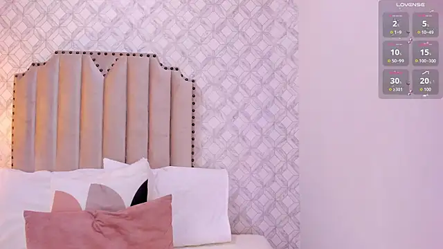 Pia Johnson  online show from November 29, 11:21 am