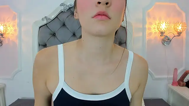 Pia Johnson  online show from November 26, 11:10 am