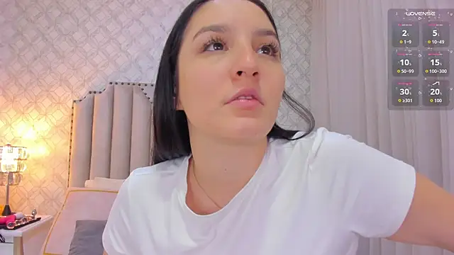 Pia Johnson  online show from April 14, 11:48 am