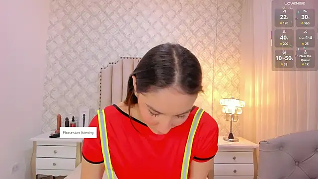 Pia Johnson  online show from January 14, 11:25 am