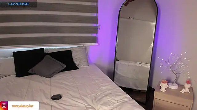 MERIDA TAYLOR online show from January 9, 1:29 pm