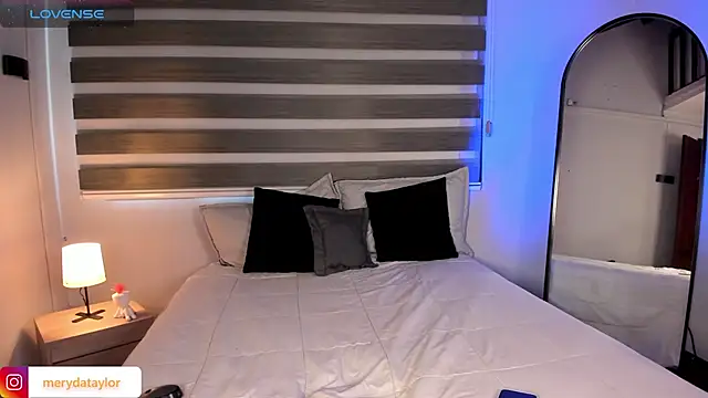 MERIDA TAYLOR online show from January 16, 1:59 pm