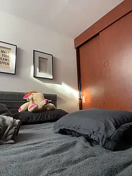 J loren online show from March 11, 9:42 pm