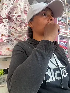 J loren online show from December 19, 8:00 pm