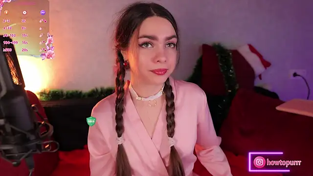 Snapshot of How2Meow chatting on January 11, 5:18 pm How2Meow online show from January 11, 5:18 pm