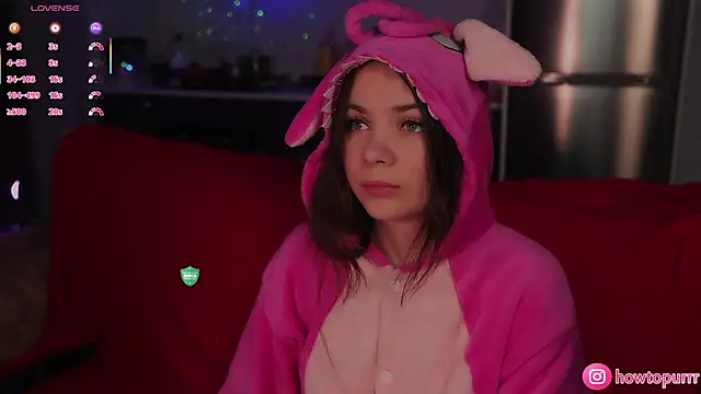 Snapshot of How2Meow chatting on December 16, 5:06 pm How2Meow online show from December 16, 5:06 pm