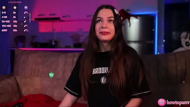 Snapshot of How2Meow chatting on November 15, 4:44 pm How2Meow online show from November 15, 4:44 pm