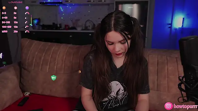 How2Meow online show from January 9, 5:09 pm