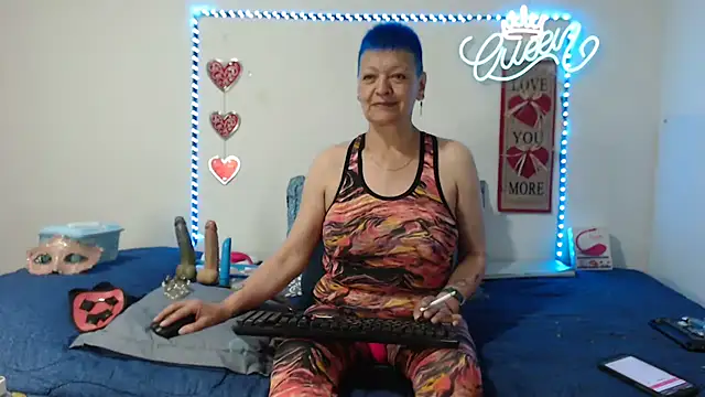 Snapshot of loquitaqueen011 chatting on September 21, 4:34 pm loquitaqueen011 online show from September 21, 4:34 pm