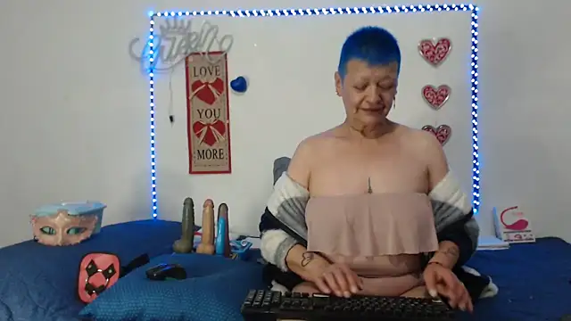 Snapshot of loquitaqueen011 chatting on March 2, 9:19 pm loquitaqueen011 online show from March 2, 9:19 pm