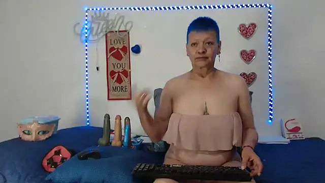 Snapshot of loquitaqueen011 chatting on March 2, 6:13 pm loquitaqueen011 online show from March 2, 6:13 pm