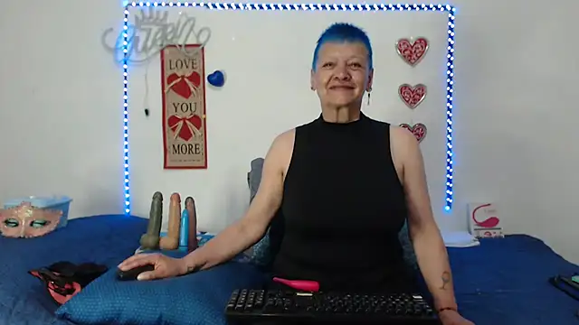 Snapshot of loquitaqueen011 chatting on March 7, 7:16 pm loquitaqueen011 online show from March 7, 7:16 pm