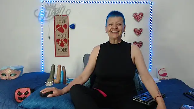 Snapshot of loquitaqueen011 chatting on March 7, 10:21 pm loquitaqueen011 online show from March 7, 10:21 pm
