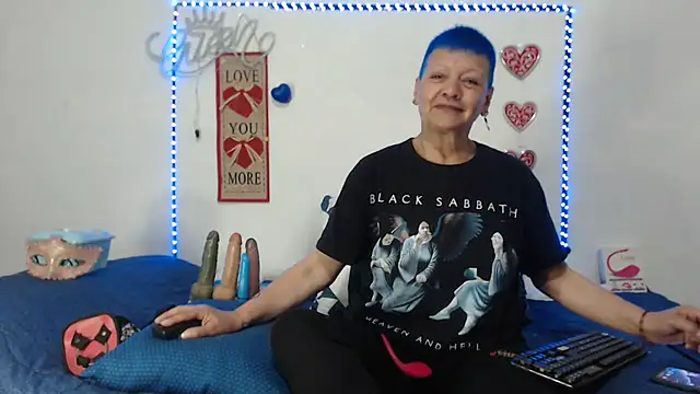 Snapshot of loquitaqueen011 chatting on February 27, 8:20 pm loquitaqueen011 online show from February 27, 8:20 pm