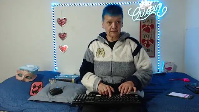 Snapshot of loquitaqueen011 chatting on September 17, 4:53 pm loquitaqueen011 online show from September 17, 4:53 pm