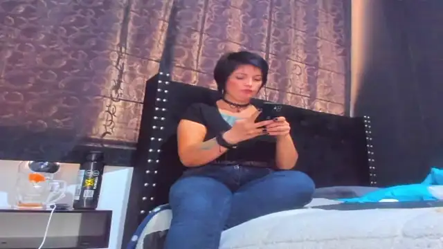 amareto queen online show from March 9, 6:55 pm