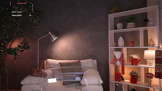 RedJasmine  online show from March 20, 9:49 pm