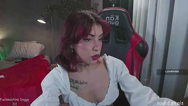 Snapshot of kitty_pruu chatting on June 14, 8:43 pm kitty pruu online show from June 14, 8:43 pm