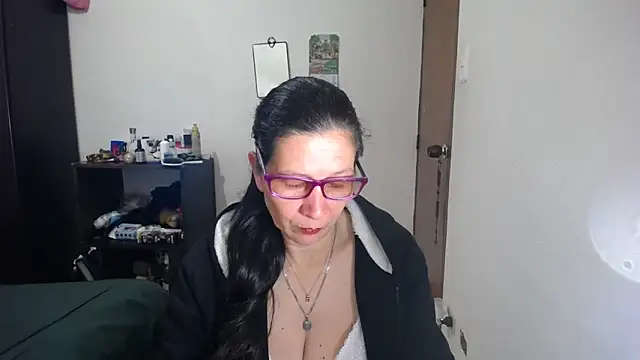 latin49 online show from February 11, 3:06 am